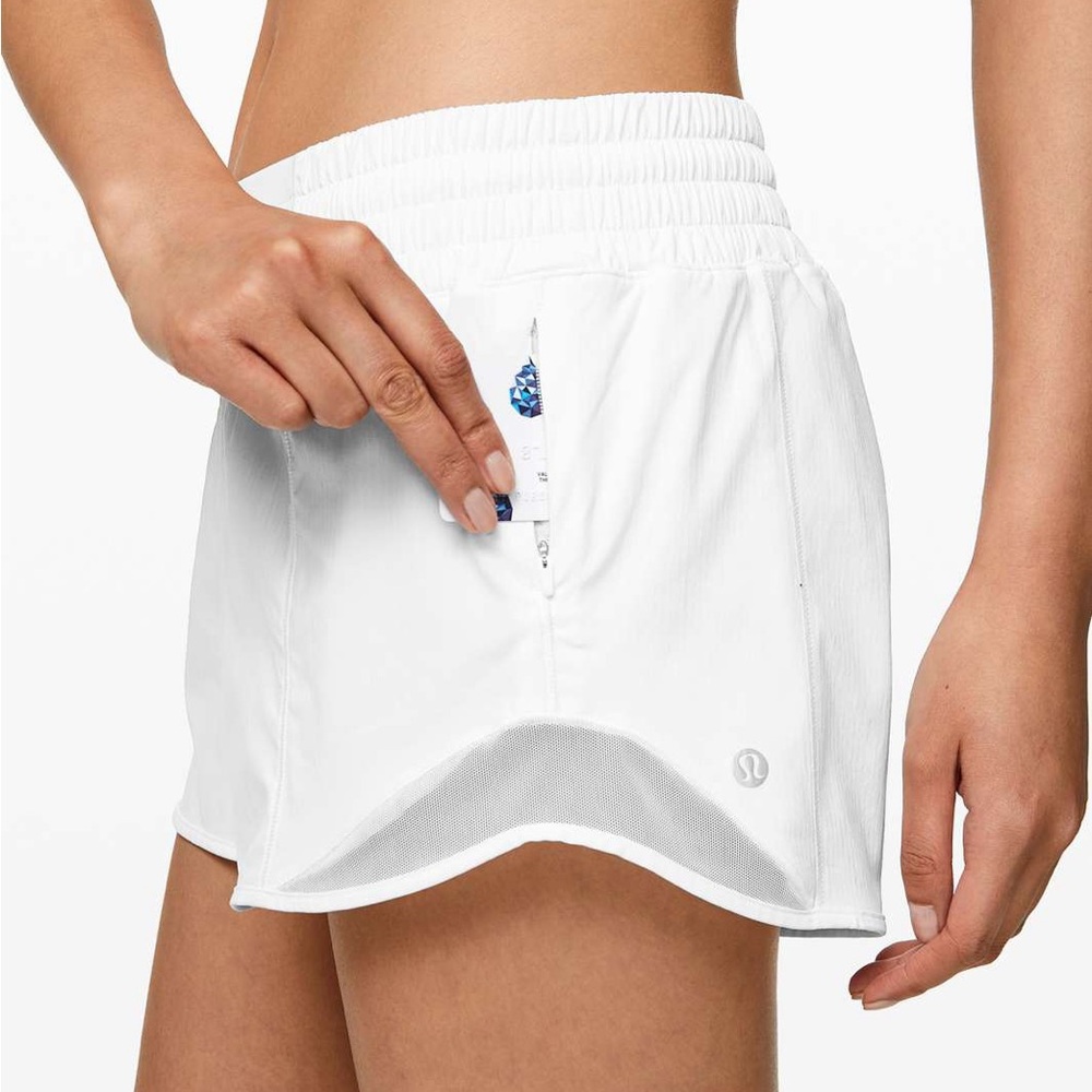 Lululemon Hotty Hot Short *High-Rise 2.5"
White Size 6 Style# W7AY1R - Picture 7 of 10